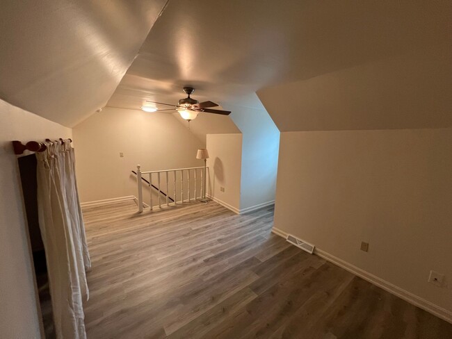 Foto del edificio - Updated Townhouse with Deck, Basement, New...