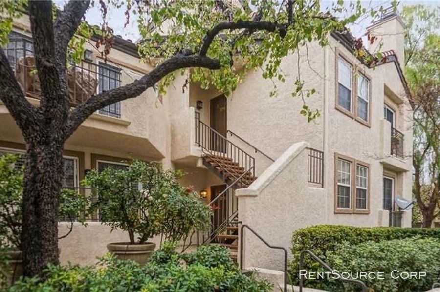 Primary Photo - 2 bed, 2 bath Condo in Valencia For Rent!