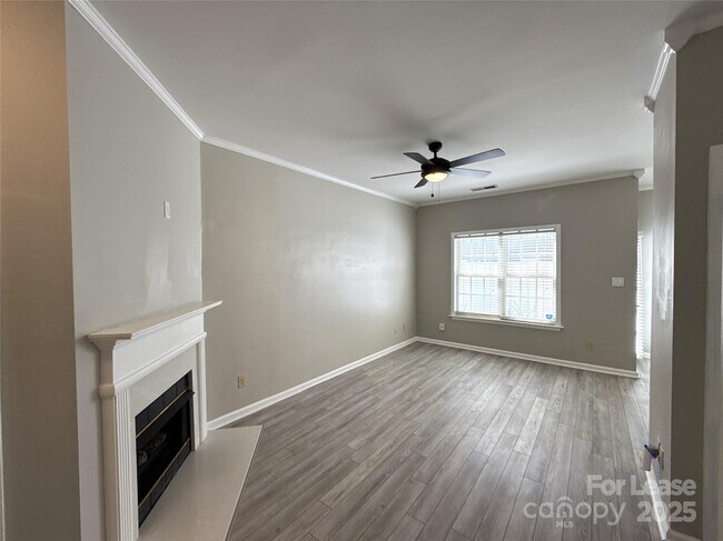 Foto del edificio - 2043 Lennox Square Rd