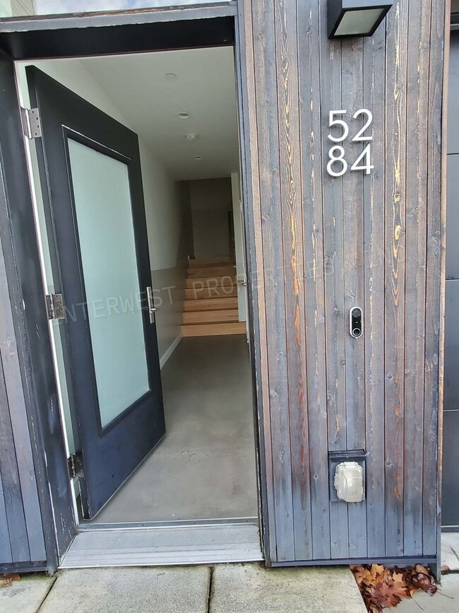 Foto del edificio - PERE02--*