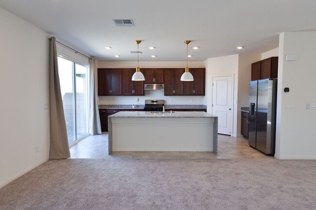 Building Photo - 5 Bed 3 1/2 Bath,  Beautiful home in gated community!