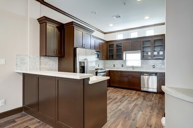 Building Photo - 8715 Meadowcroft Dr