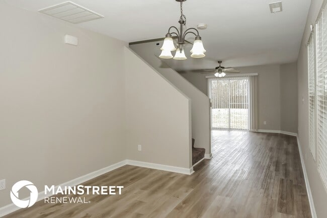 Building Photo - 213 Farmington Dr