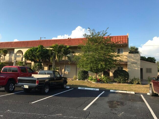 Foto del edificio - 6028 Forest Hill Blvd