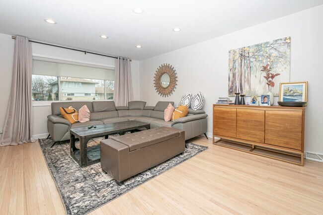 Foto del edificio - 533 Ambleside Rd