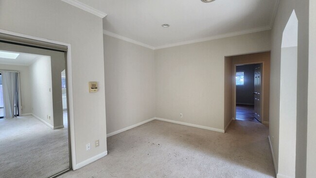 Foto del edificio - Spacious Condo Close to King St Metro/Old ...