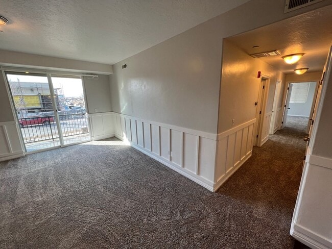 Building Photo - 610 N 400 W