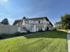 Building Photo - 1201 N Skyline Dr