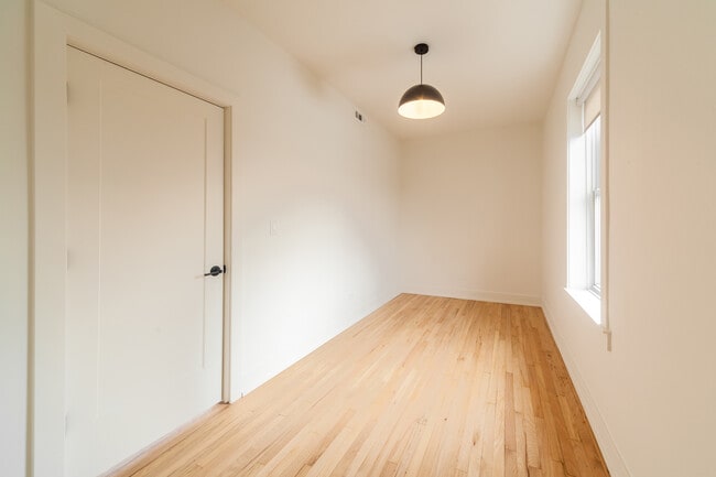 Building Photo - 3051 W Medill Ave