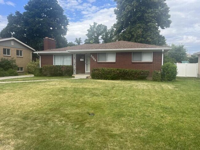 Building Photo - 3068 S Marie Cir