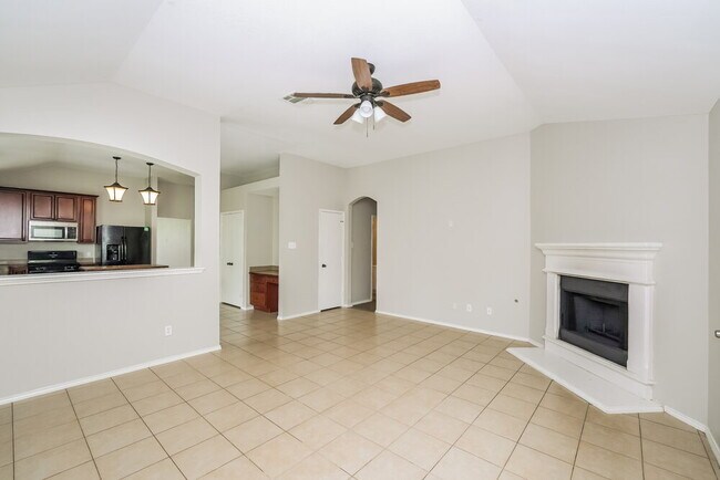 Building Photo - 908 Lindstrom Dr