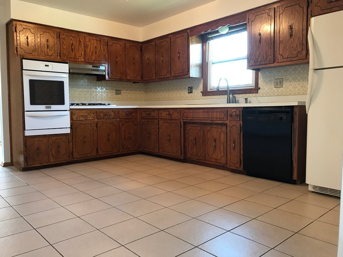 Primary Photo - 2060 Parkside Dr