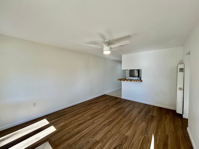Building Photo - 2 bed 1 Bath with Garage in The Heart of Clairemont!