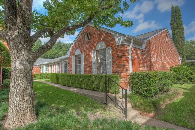 Building Photo - 1375 Roaring Springs Rd