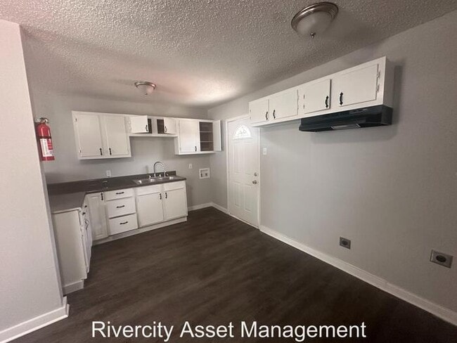 Building Photo - Adorable 2 bedroom, 1 bath Home!!!! Section 8 Welcomed!!!!!