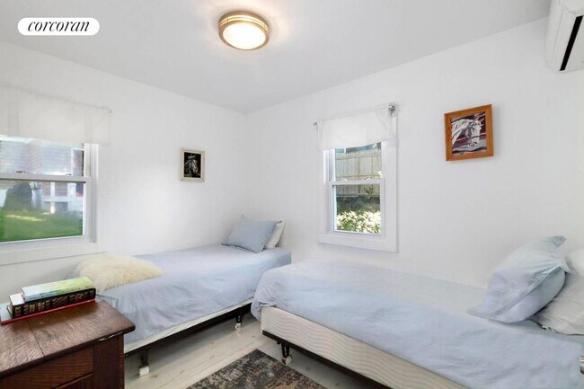 Foto del edificio - 121 Tuthill Rd