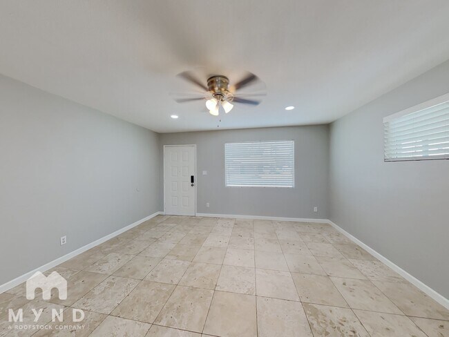Building Photo - 3414 W Glenn Dr