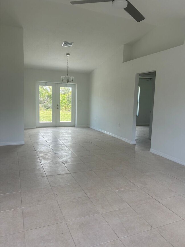 Foto del edificio - 3/2/1 Single Family Home Available-Cozy Pe...