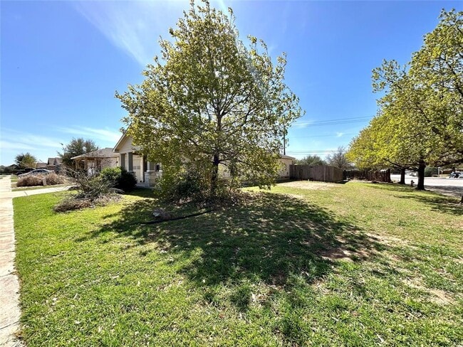 Foto del edificio - 15201 Knighten Ln