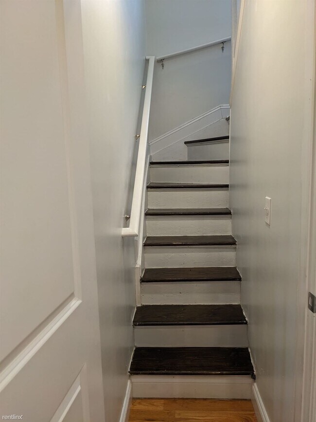 Building Photo - 5 br, 2 bath Duplex - 94 Smith St Apt 2 Ap...