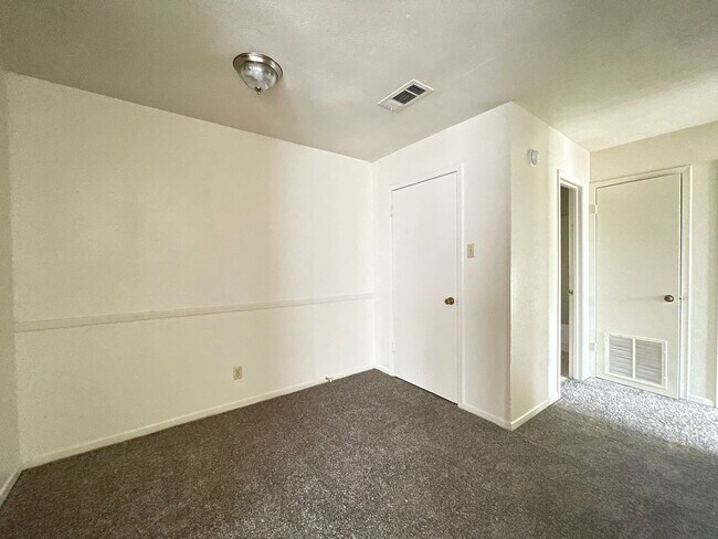 Foto del edificio - 4306 Lake Rd