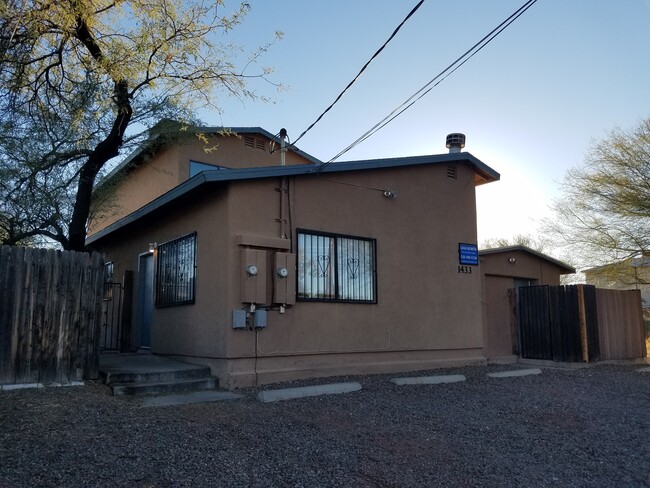 Building Photo - 1433 E Elm St