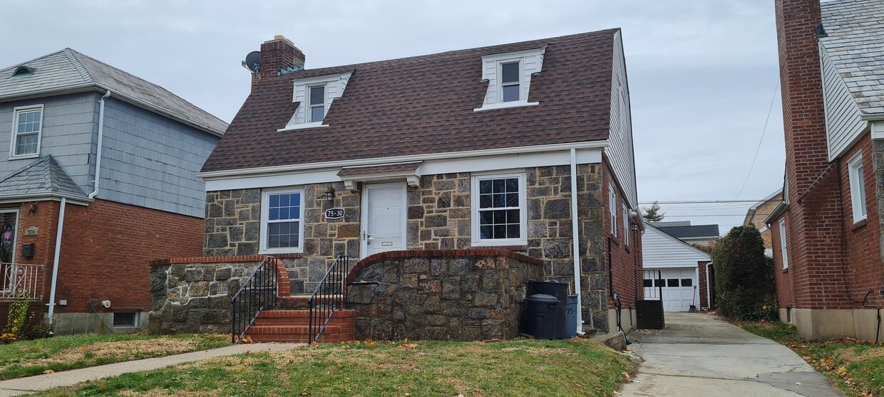 Primary Photo - 73-30-30 186th St
