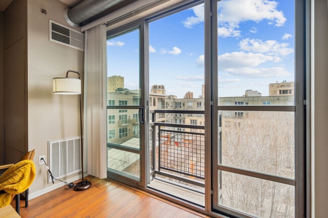 Building Photo - 616 Washington Ave S