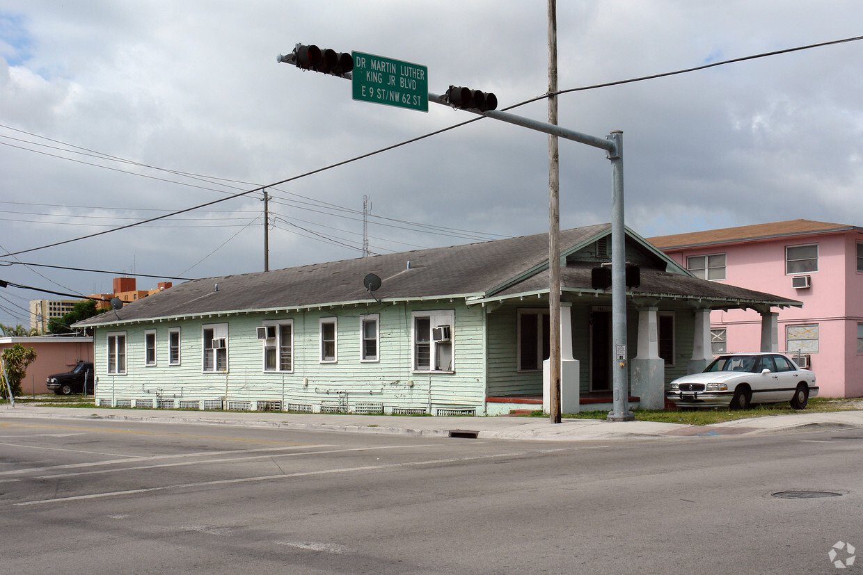 Foto del edificio - 190 E 9th St