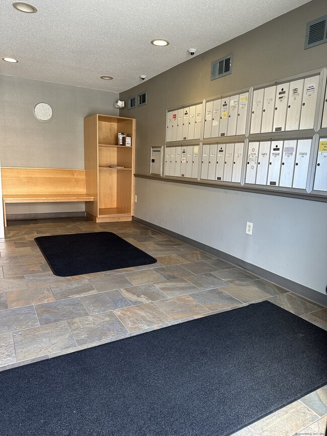 Building Photo - 2422 Harbor View Dr