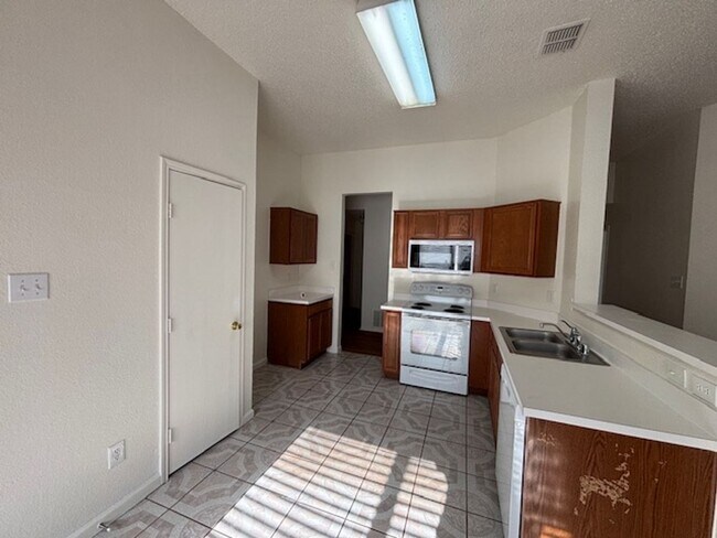 Building Photo - Nice Home in Burleson with lots of tile