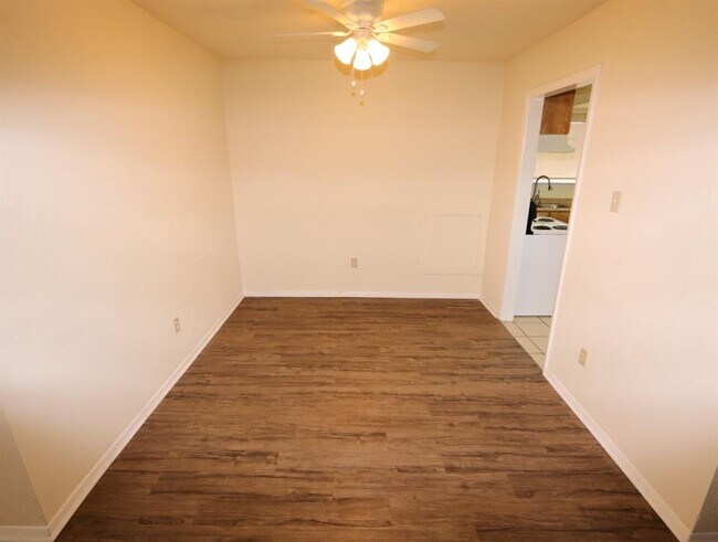 Building Photo - 8619 Parasol Ln