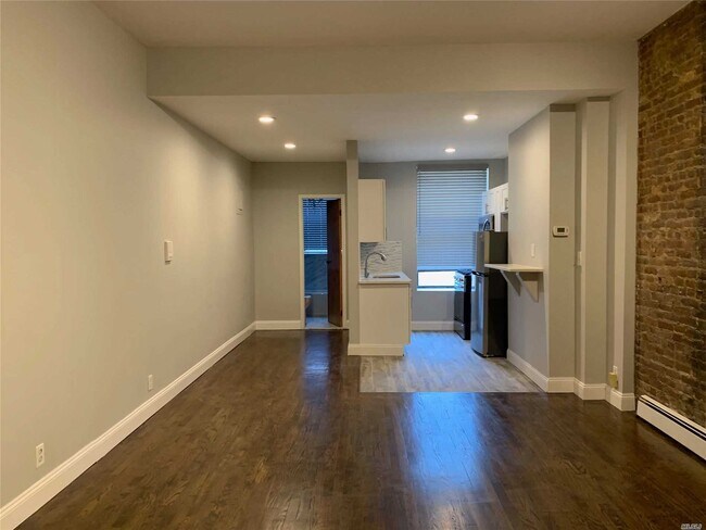Foto del edificio - 11-25-25 47th Ave