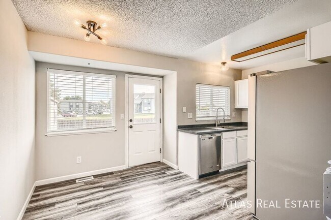 Foto del edificio - 6948 Fountain Ridge Cir