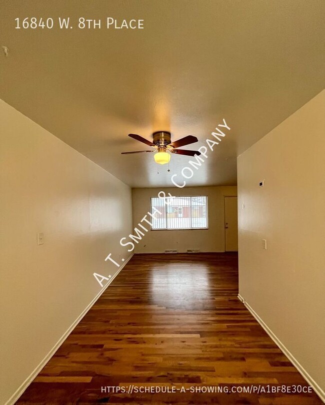 Building Photo - Great Golden location!!  2 bed 1 bath with...