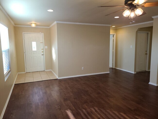 Building Photo - 3 Bedroom With Large Yard