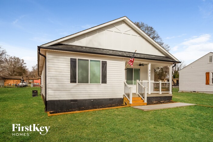Primary Photo - 621 E Mills Dr