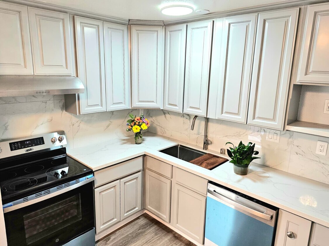 Foto principal - 960 Clyde Ave