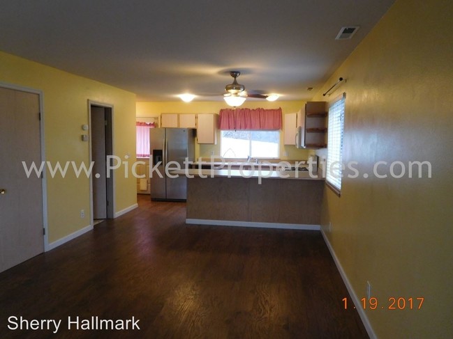 Building Photo - 3978 Broadmoor Loop NE