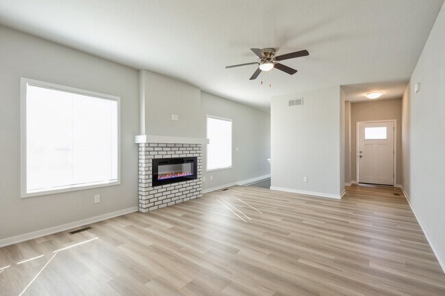 Building Photo - 16605 Mill Pond Dr