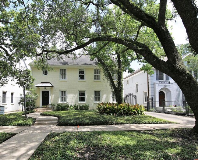 Building Photo - 1820 Banks St