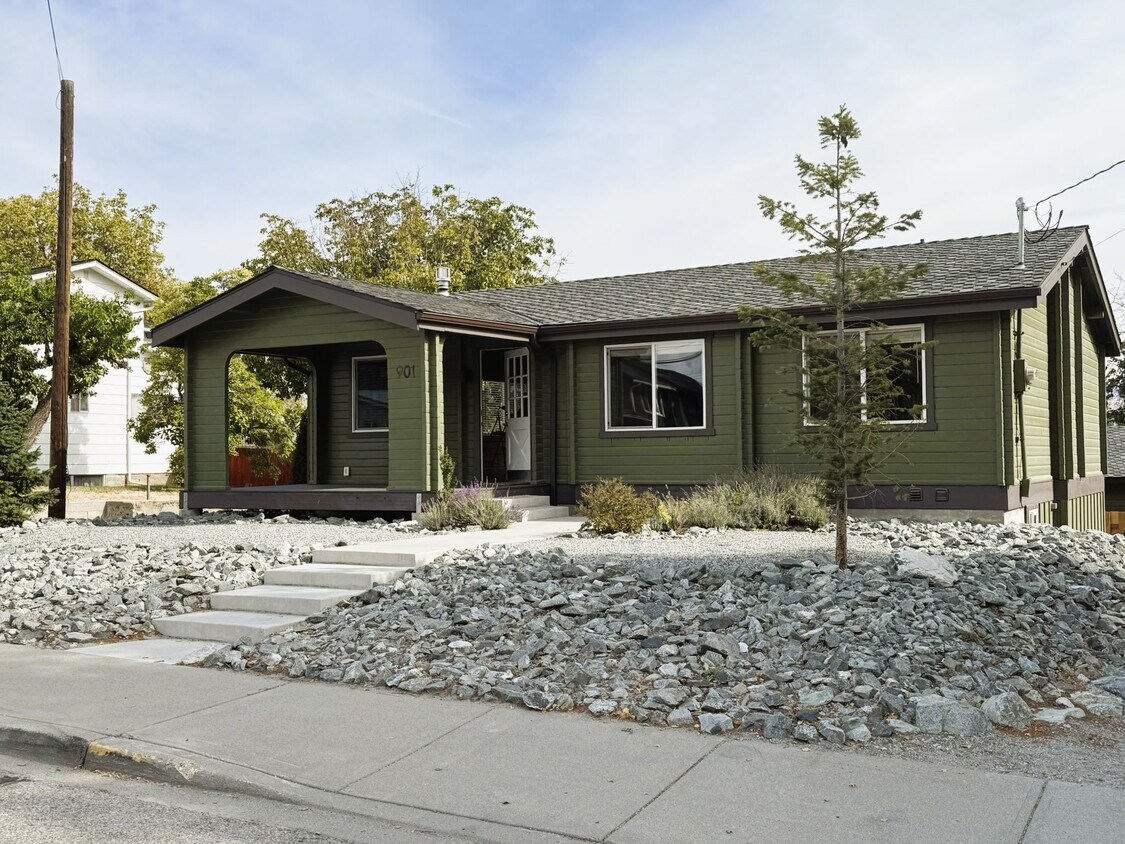 Foto principal - 901 S Sanders St