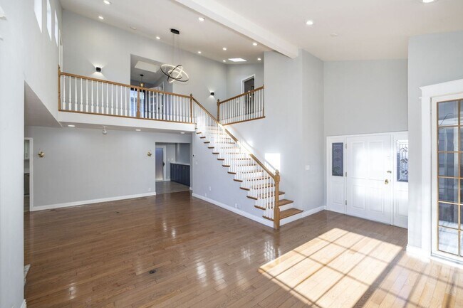 Foto del edificio - Beautifully Appointed 5 Bed, 4 Bath Executive Home