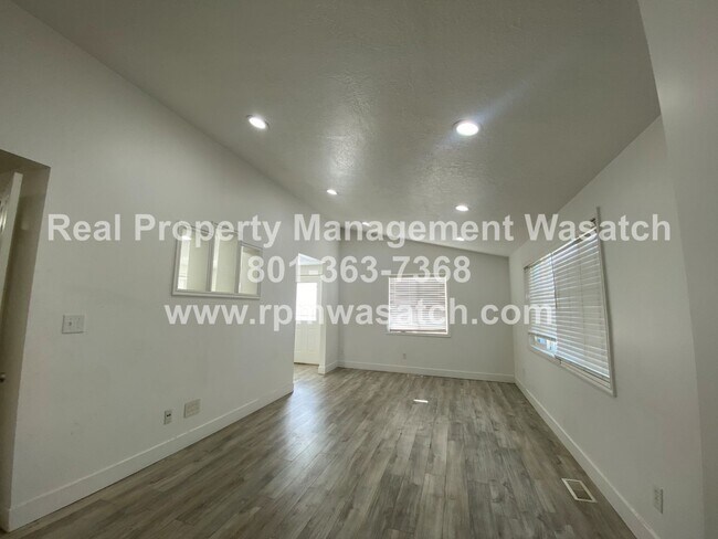 Foto del edificio - Take a Look at This 4 Bedroom 2 Bathroom Home in West Jordan UT!!