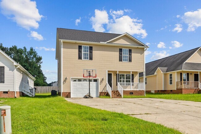 Building Photo - 4 Bed 4.5 Bath Convenient to Campbell Univ...