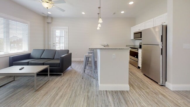 Interior Photo - 309 W Washington St