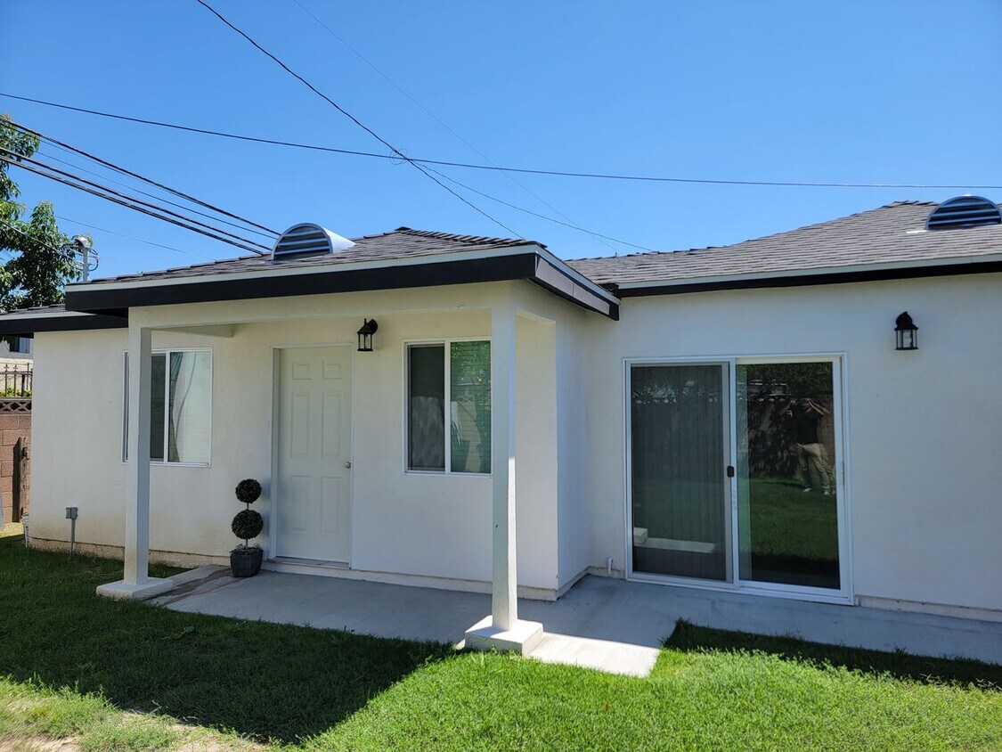 10914 Elm Ave Unit 2, Lynwood, CA 90262 Room for Rent in Lynwood, CA