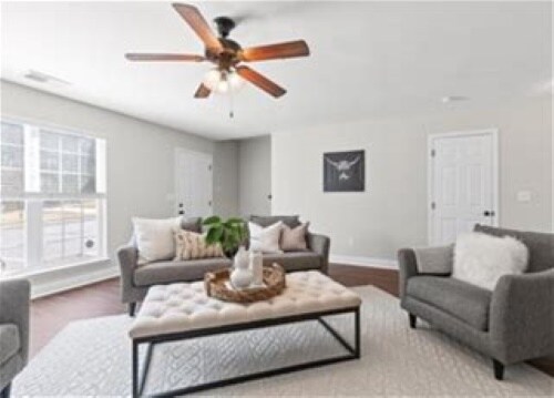 Foto del edificio - 1113 Maple Tree Ln