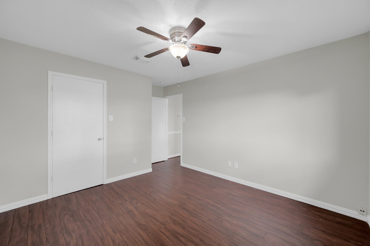 Building Photo - 22711 W Waterlake