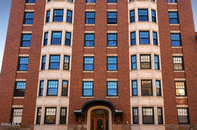 Building Photo - 352 State St